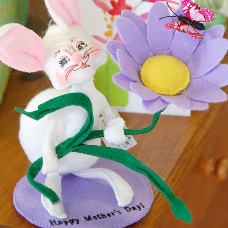 6-inch Bunny with Daisy on base