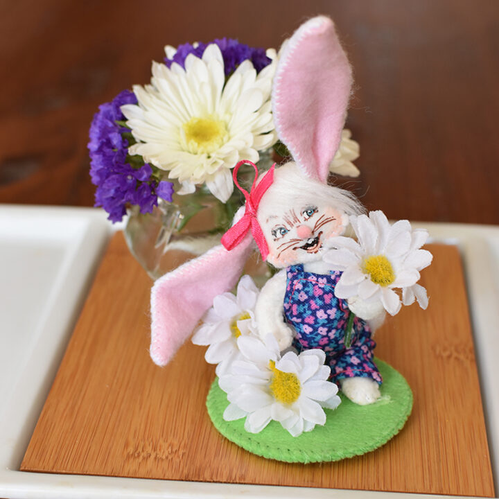 210022 3in Daisy Bouquet Bunny-WEB