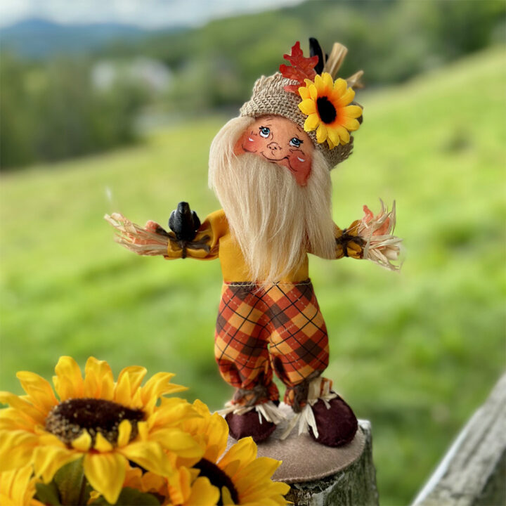 861223 8in Scarecrow Gnome-1-L-WEB